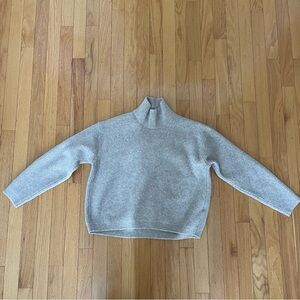 Uniqlo turtleneck sweater in cream size Small